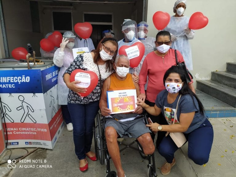 Com 100 anos, idoso recebe alta após ficar 15 dias internado com Covid-19 em Jequié