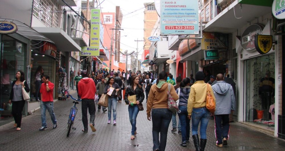 Comércio funcionará em horário estendido nesta sexta e sábado em Vitória da  Conquista para compra do Dia das Mães