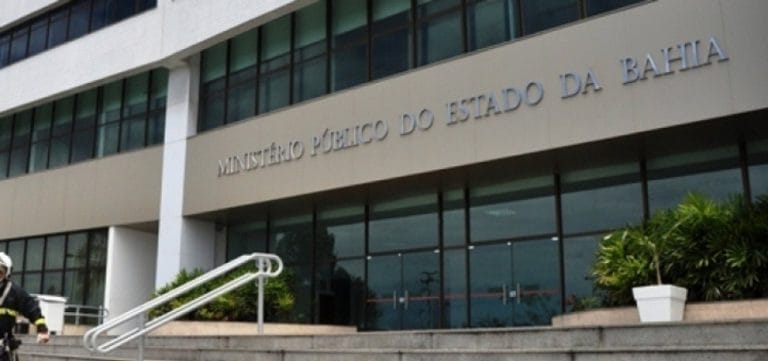MP aciona pré-candidatos a cargo de prefeito de Ituaçu por promoverem aglomerações
