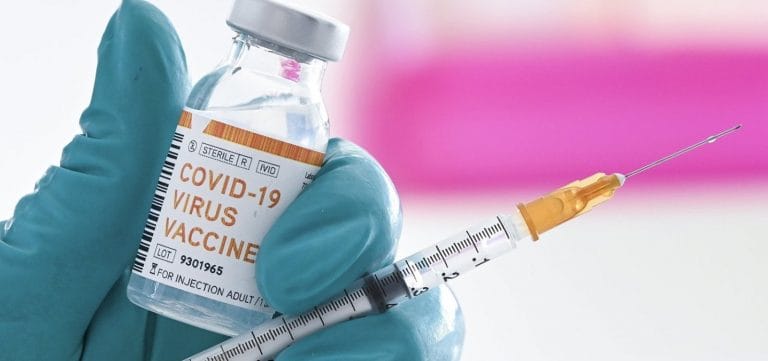 Estudo com a vacina de Oxford é suspenso após ‘efeito adverso grave’ em paciente