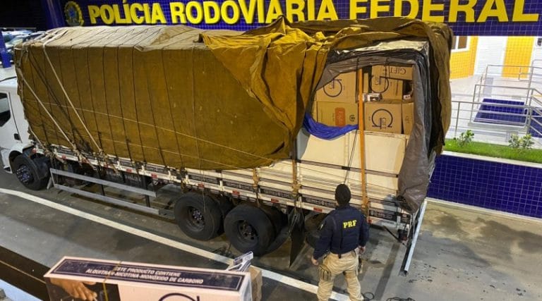 Carga de 400 mil maços de cigarros do Paraguai é apreendida em Vitória da Conquista