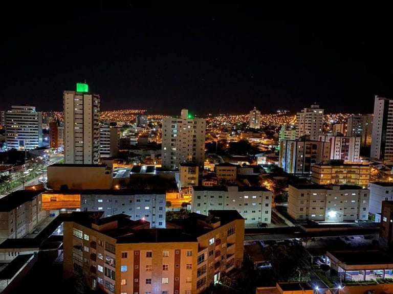 Comércio funcionará até mais tarde durante a semana em Vitória da Conquista