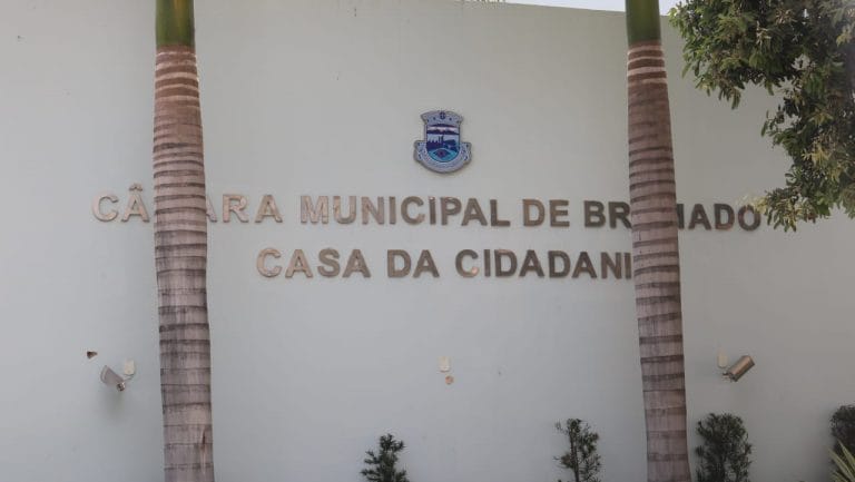 TCM aprova com ressalvas contas da Câmara de Brumado e presidente é multado