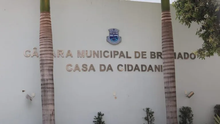 TCM aprova com ressalvas contas da Câmara de Brumado e presidente é multado