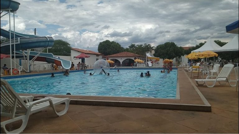 Novo decreto permite reabertura de clubes sociais em Guanambi