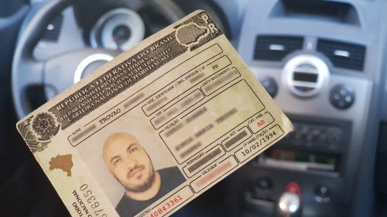 Senado aprova texto que muda para 10 anos a validade da CNH
