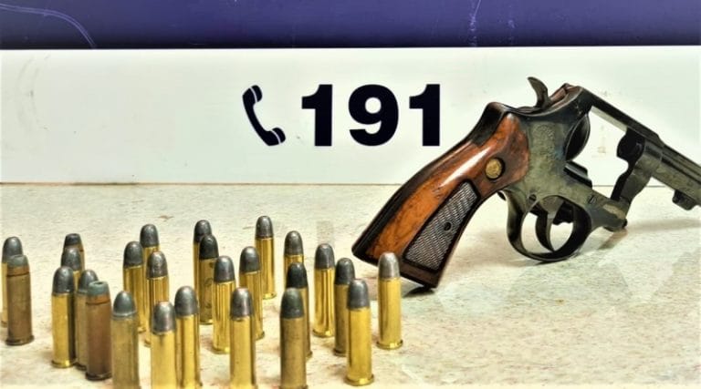 PRF prende homem transitando com arma e munições em Vitória da Conquista