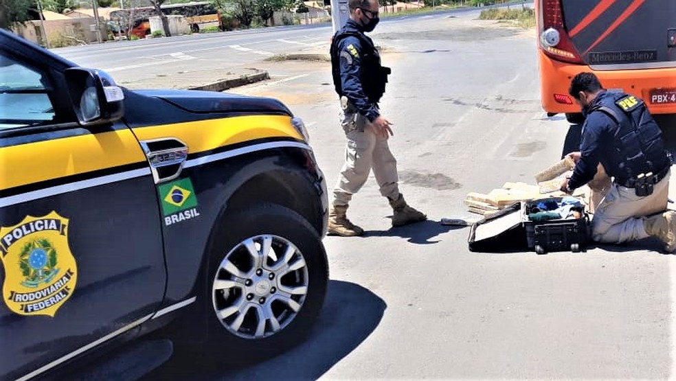 Homem é preso com mais de 50 kg de maconha em mala na Chapada Diamantina