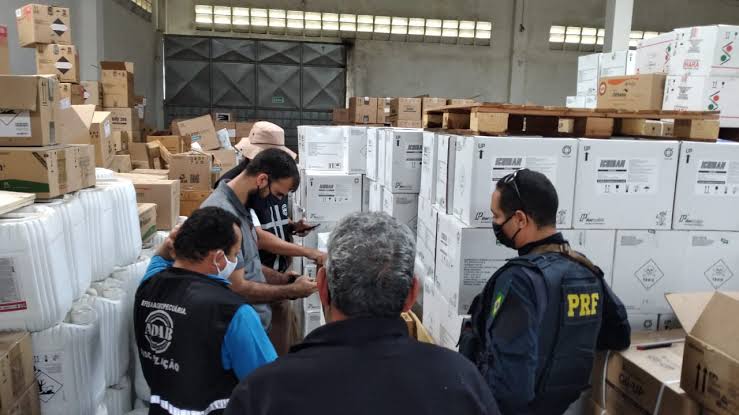 Operação da PRF e Adab recolhe agrotóxicos suspeitos de falsificação