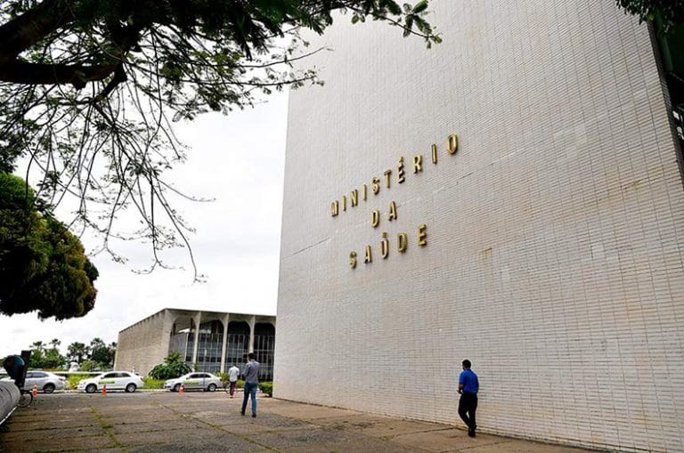 Ministério da Saúde vai abrir processo seletivo para 300 vagas temporárias