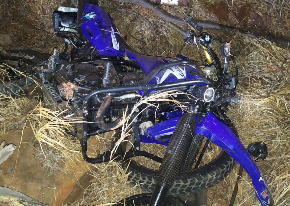Colisão entre motos deixa duas pessoas mortas na BR-122 em Urandi