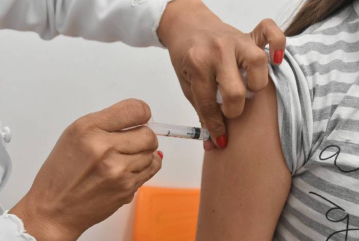 Pessoas de 54, 55 e 56 anos serão vacinadas contra a Covid-19 em Guanambi neste sábado