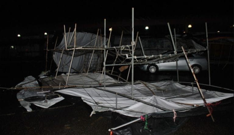 Chuva causa alagamentos e vento destrói barracas no Ceasa de Vitória da Conquista