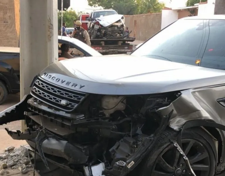 Ex-primeira dama fica ferida em acidente envolvendo três veículos em Guanambi
