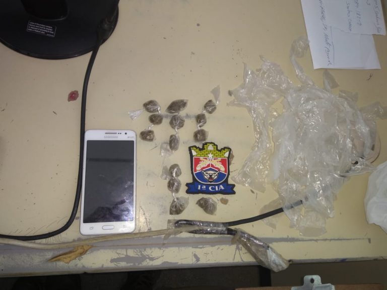 Homem é preso com 13 buchas de maconha em Guanambi