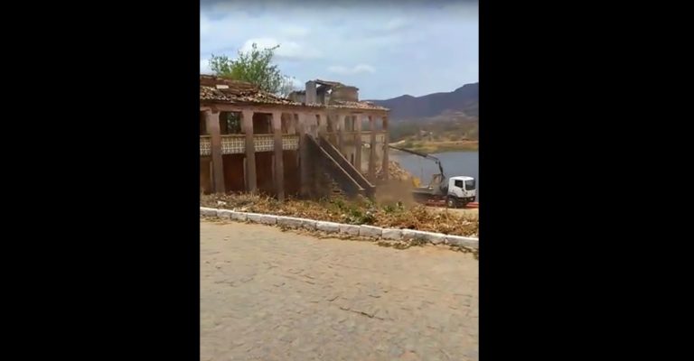 Prefeitura demole parte de casarão histórico em Mutãs, secretaria explica motivos