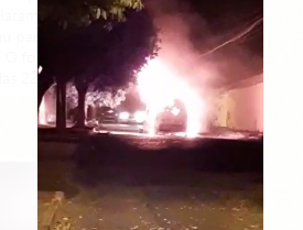Veículo pega fogo no bairro São Francisco em Guanambi