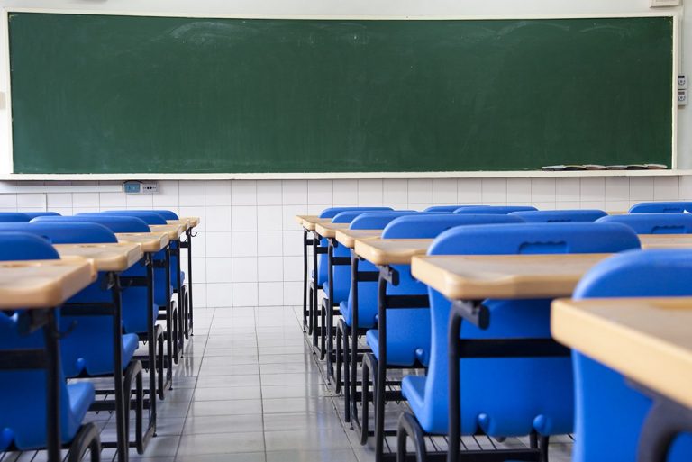 sala-de-aula-vazia-e1472558706798