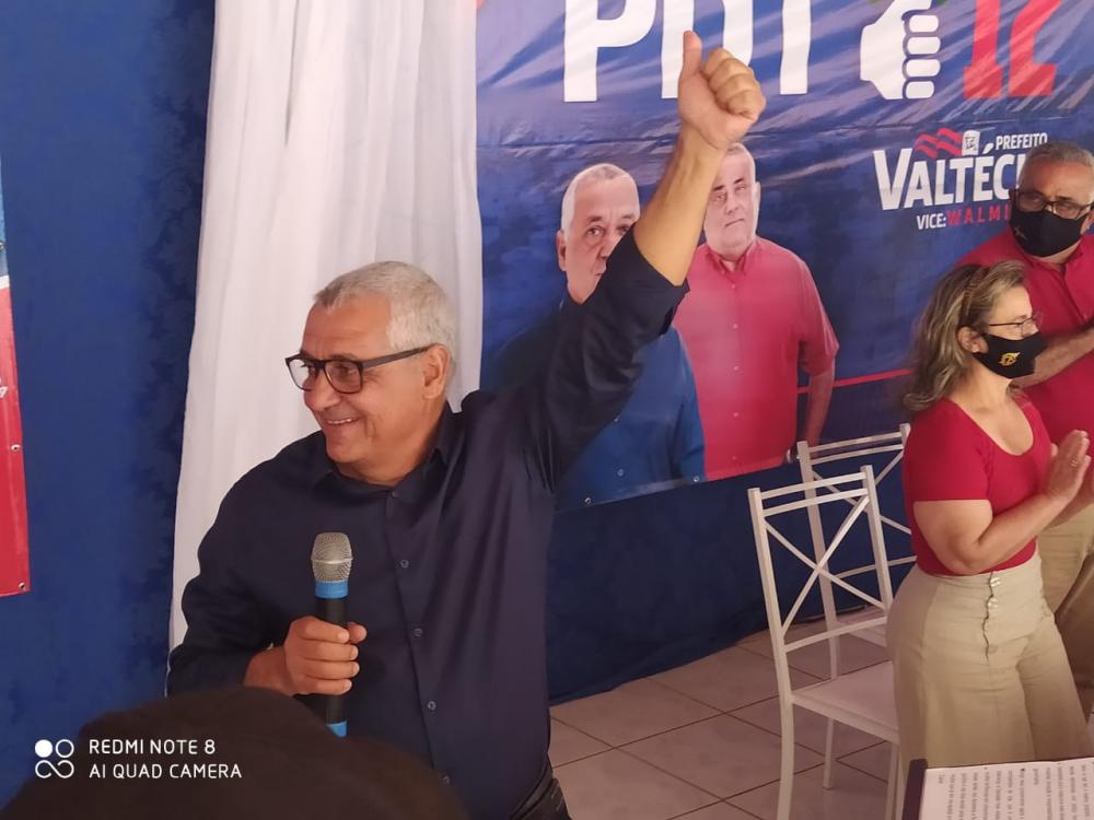 Valtécio Aguiar é eleito prefeito de Caetité com 40,30% dos votos