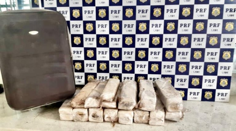 Mulher é presa em Vitória da Conquista transportando 26 Kg de maconha