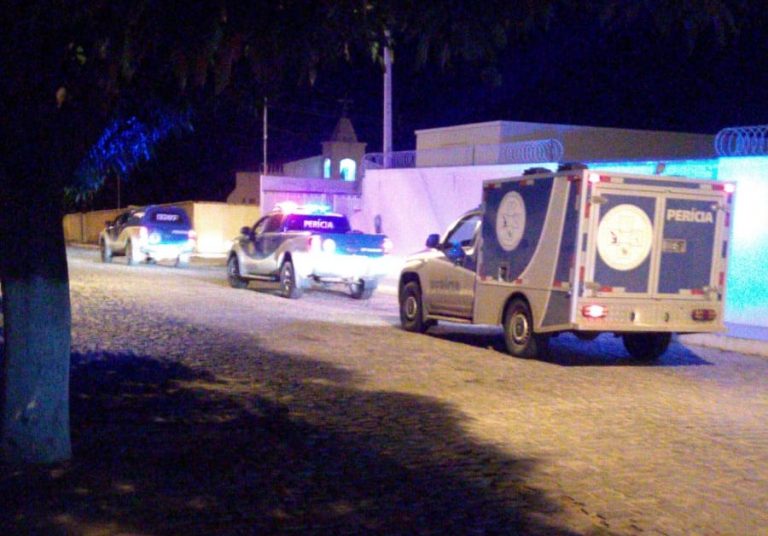 Adolescente mata irmão a facadas e é apreendido em Candiba