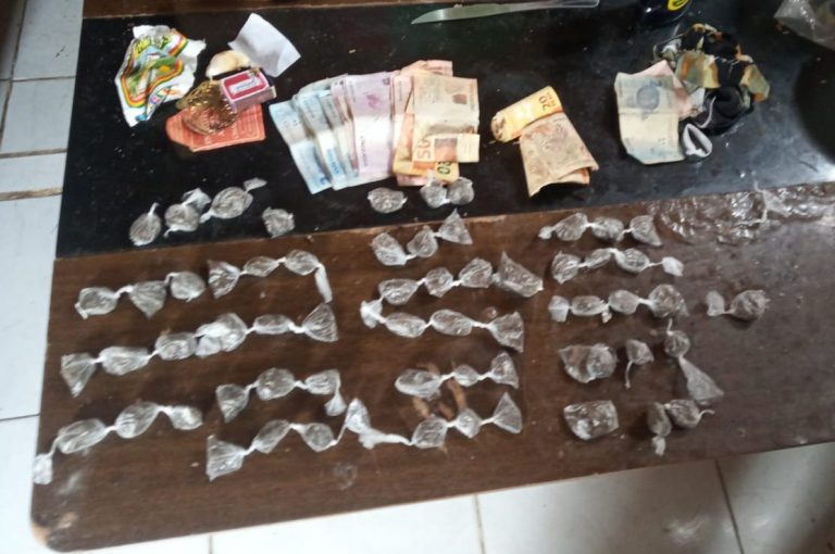Polícia apreende adolescente com drogas em Guanambi