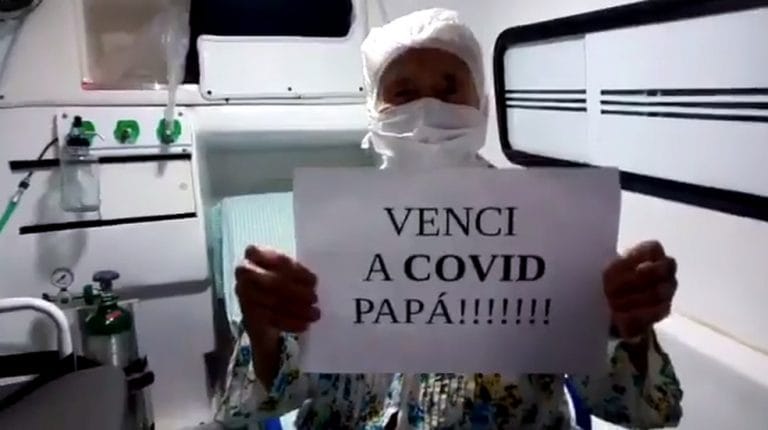 Mãe de Jotinha deixa hospital após se recuperar da Covid-19