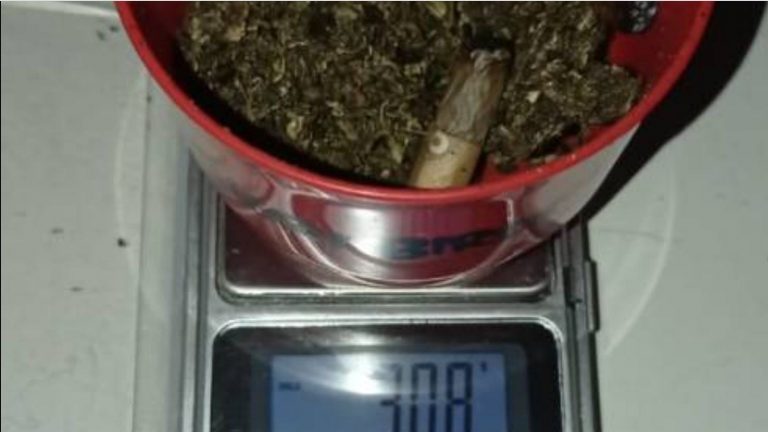 PM prendeu jovem com maconha e balança de precisão em Guanambi