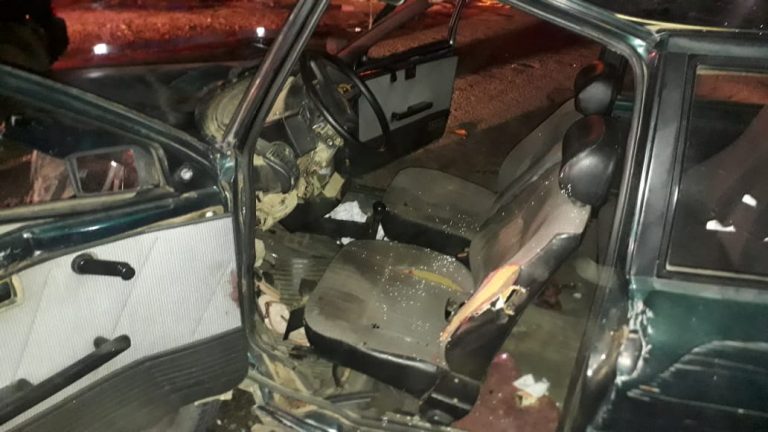 Colisão entre carros deixa dois feridos na BR-122 em Guanambi