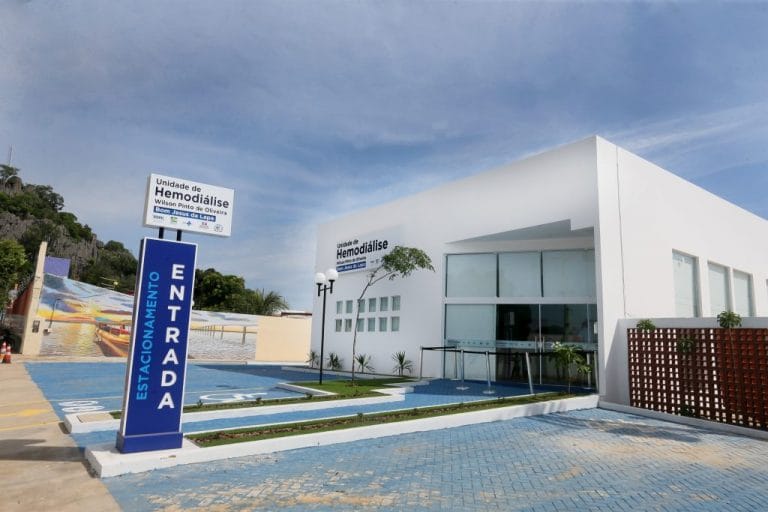 Governo entrega unidade de hemodiálise em Bom Jesus da Lapa