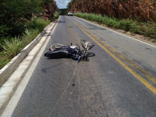 Igaporã: colisão entre carro e moto deixa uma pessoa morta na BR-430