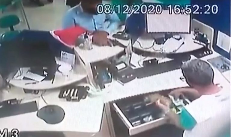 Dupla armada assalta posto bancário que fica em prédio da prefeitura de Vitória da Conquista