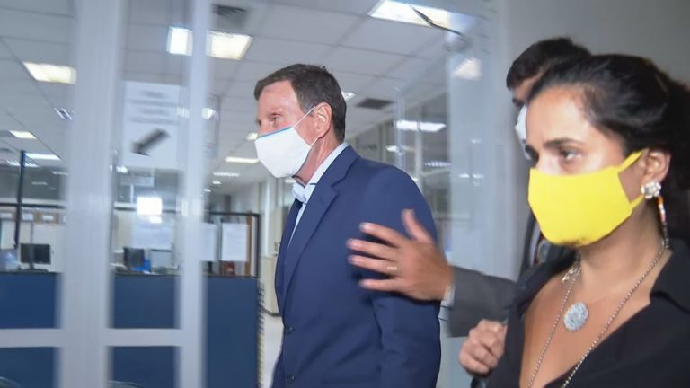 Após ser preso, prefeito Marcelo Crivella fala em ‘perseguição política’