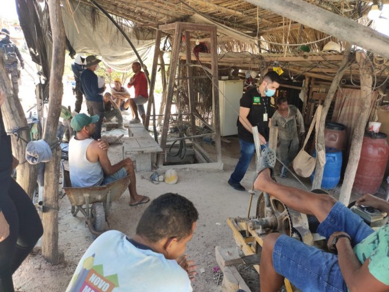 Vinte e cinco homens são resgatados de trabalho análogo à escravidão no norte da BA