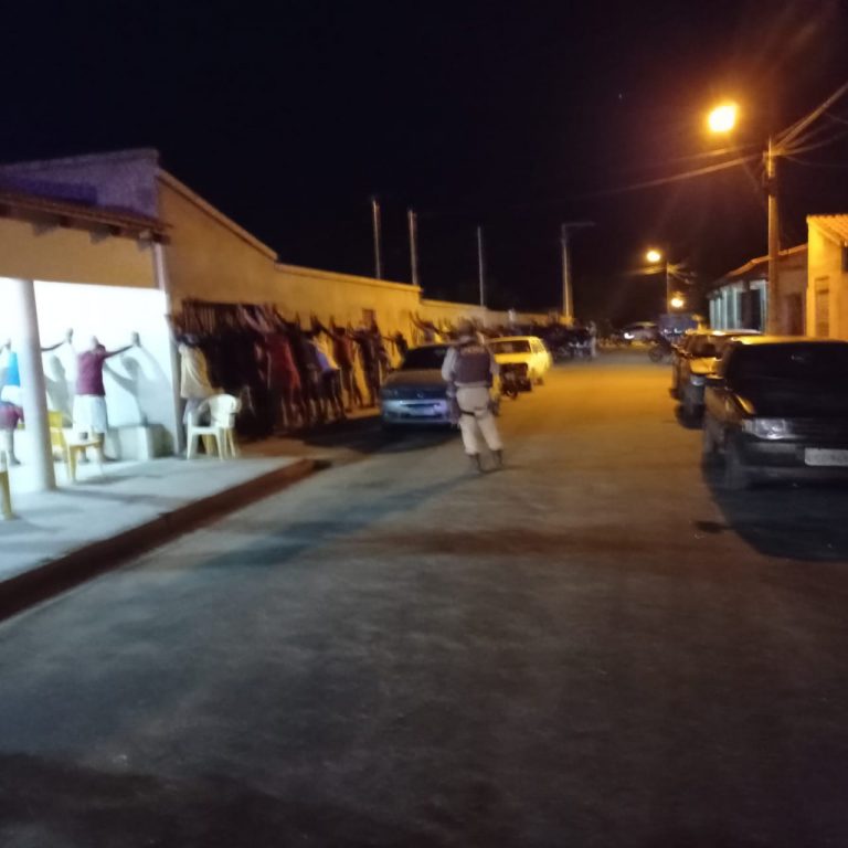 Polícia apreende dois carros de som e duas motos em Caetité