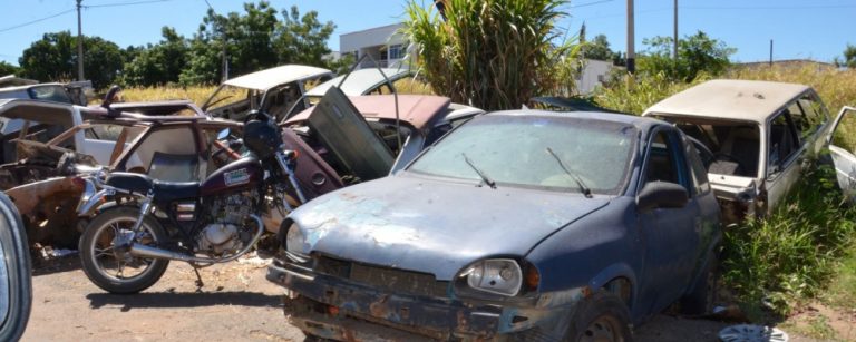 Veículos abandonados em ruas de Guanambi poderão ser removidos a partir desta terça
