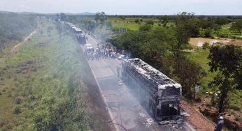 Ônibus interestadual pegou fogo na BR-135 em Barreiras