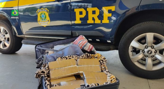 PRF prendeu jovem transportando 20 quilos de maconha em Vitória da Conquista