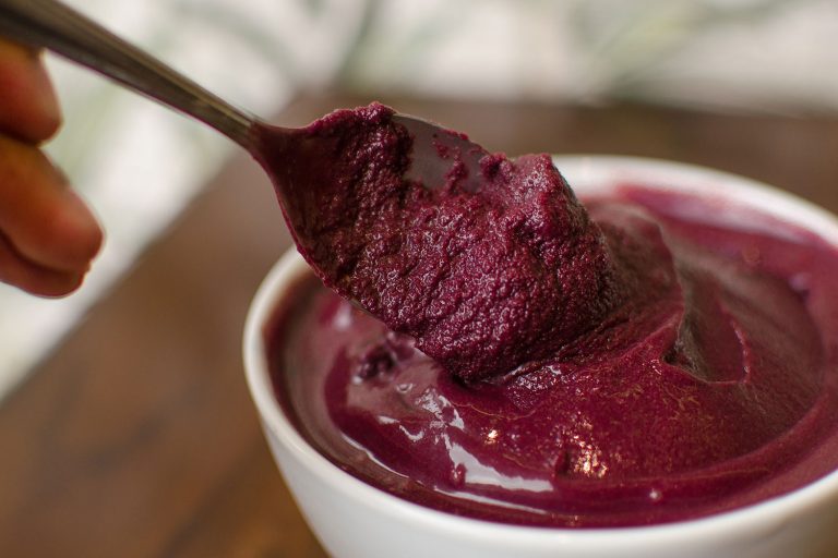 Igreja promove venda de açaí para comprar cestas básicas e distribuir a famílias carentes em Guanambi