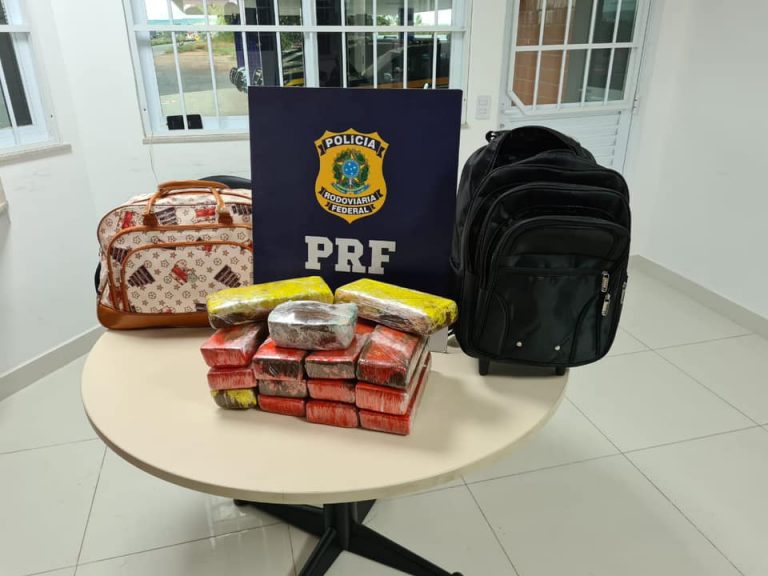 Mulher foi presa com mais de 13 quilos de maconha e crack em Vitória da Conquista