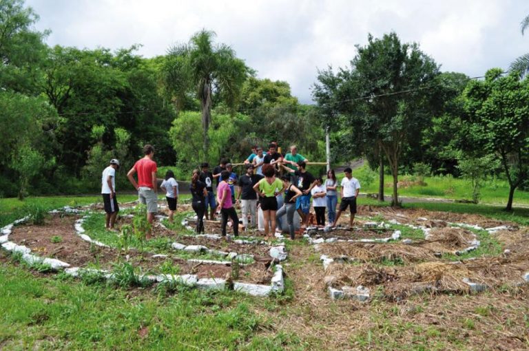 Guanambi celebra termo de adesão para curso de Formação Continuada de Educadores do Campo da Uesb