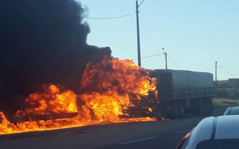 incêndio carreta br-116 Vitória da Conquista