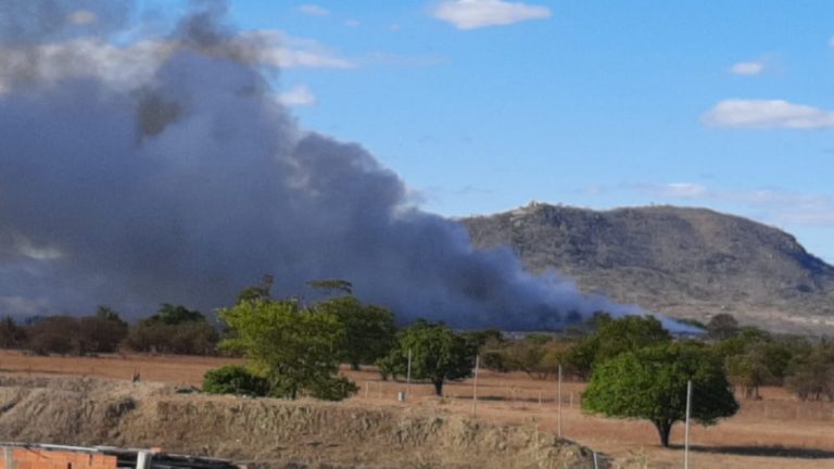 Incêndio no lixão