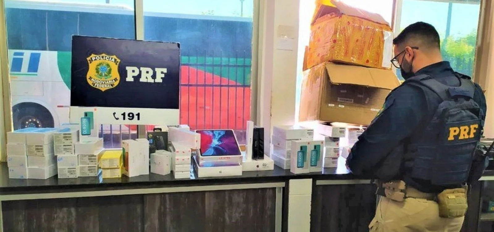 PRF apreende carga de eletrônicos avaliada R$ 150 mil em Barreiras