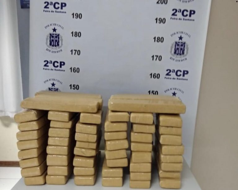 Motorista por aplicativo foi preso transportando 54 quilos de maconha em Feira de Santana