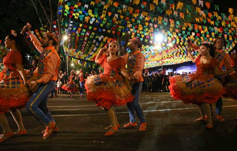 MP recomenda cautela aos municípios baianos em lives do São João