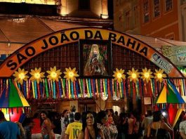 Foto mostra o palco das atrações do São João da Bahia