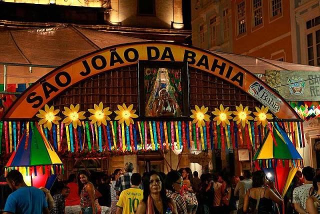 Foto mostra o palco das atrações do São João da Bahia