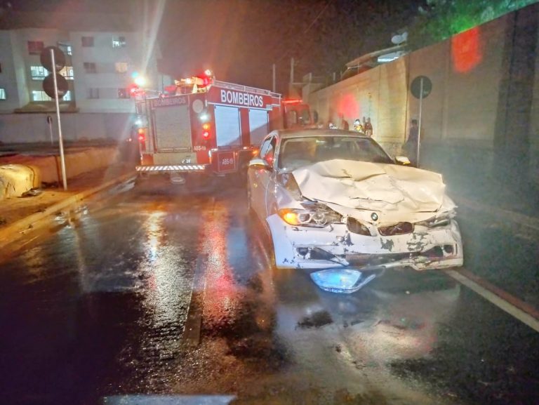 Câmera de segurança flagrou grave acidente entre dois veículos em Vitória da Conquista