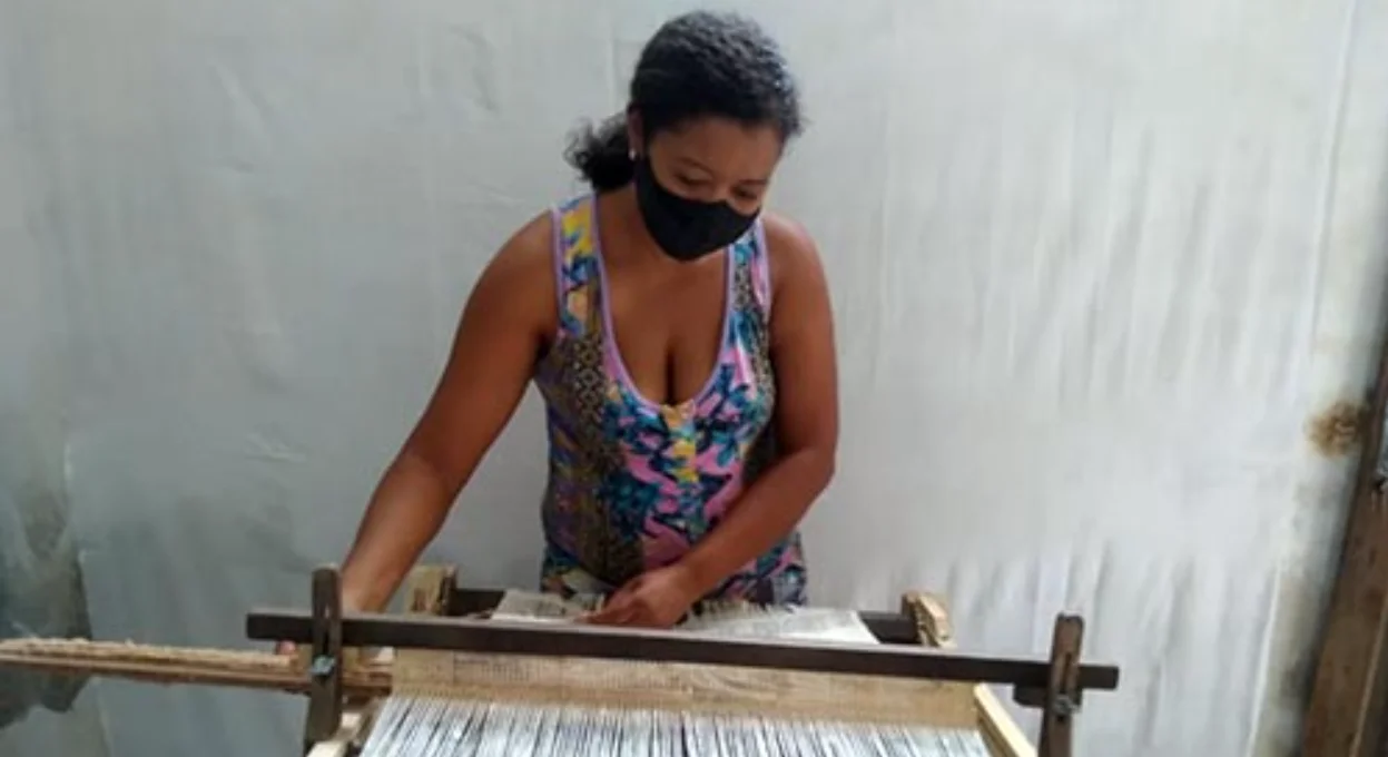 Confecção de artesanato gera renda para as Mulheres do Algodão de Guanambi